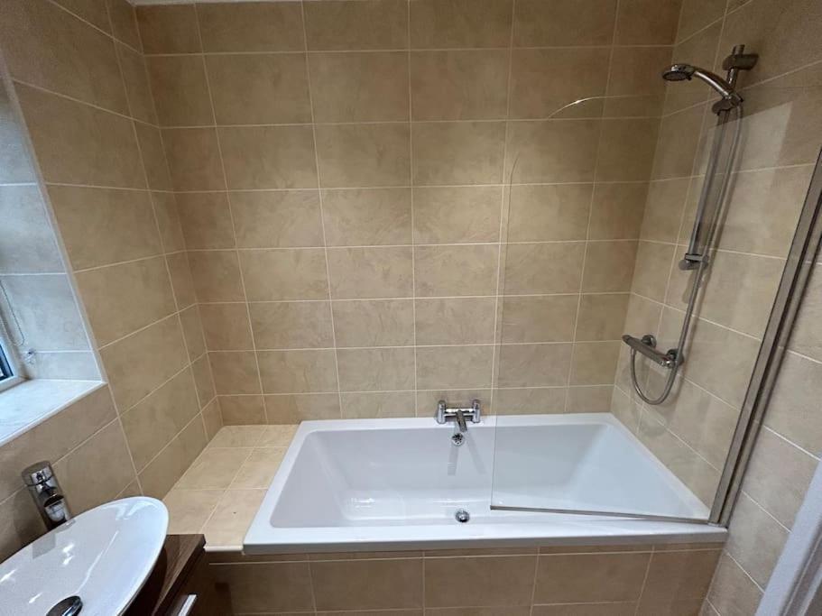 Spacious Central 2Bed Apartment 威姆斯洛 外观 照片